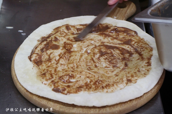 愛披薩 ipizza:隱藏版9宮格披薩每日限量/士林劍潭披薩『愛披薩 ipizza』超療癒巧克力香蕉棉花糖披薩/捷運劍潭站