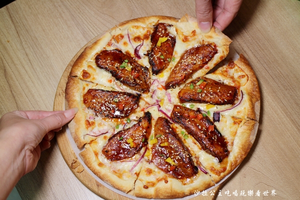 愛披薩 ipizza:隱藏版9宮格披薩每日限量/士林劍潭披薩『愛披薩 ipizza』超療癒巧克力香蕉棉花糖披薩/捷運劍潭站