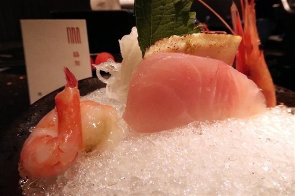 囍聚精緻鍋物：囍聚精緻鍋物 現勺鮭魚爆卵海膽飯 紅蟳免動手入口超豪華 2018台北生日必吃約會餐廳包廂推薦 !