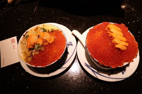 囍聚精緻鍋物：囍聚精緻鍋物 現勺鮭魚爆卵海膽飯 紅蟳免動手入口超豪華 2018台北生日必吃約會餐廳包廂推薦 !