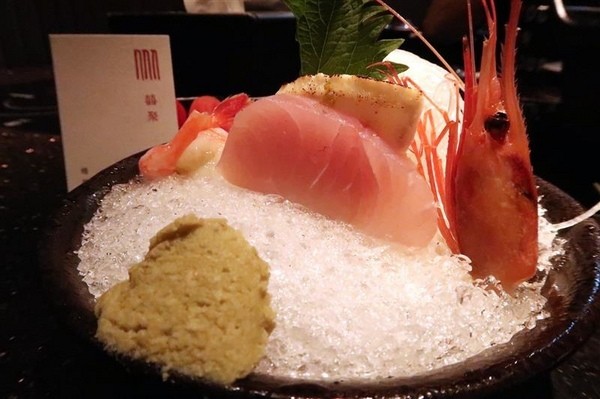 囍聚精緻鍋物：囍聚精緻鍋物 現勺鮭魚爆卵海膽飯 紅蟳免動手入口超豪華 2018台北生日必吃約會餐廳包廂推薦 !