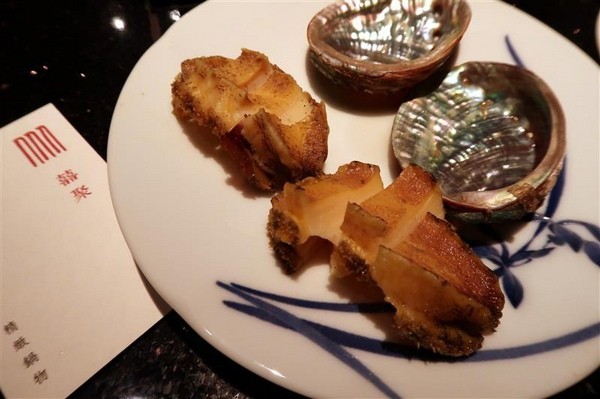 囍聚精緻鍋物：囍聚精緻鍋物 現勺鮭魚爆卵海膽飯 紅蟳免動手入口超豪華 2018台北生日必吃約會餐廳包廂推薦 !