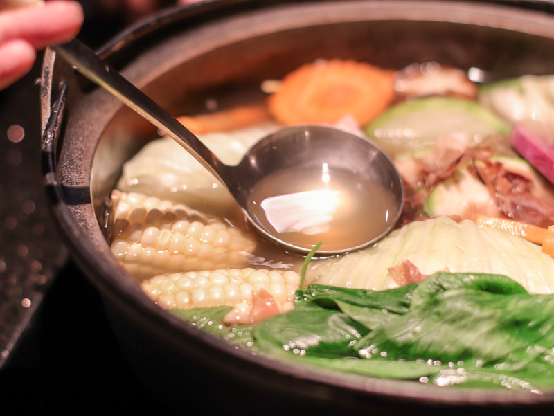 囍聚精緻鍋物，必吃爆卵海膽飯，超頂級新鮮活海鮮火鍋推薦 - Lexies Blog，寫食派