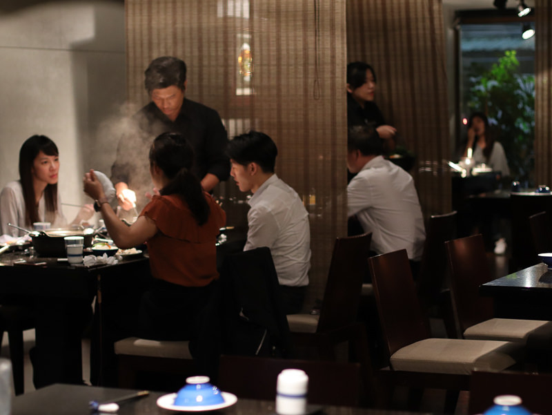 囍聚精緻鍋物，必吃爆卵海膽飯，超頂級新鮮活海鮮火鍋推薦 - Lexies Blog，寫食派