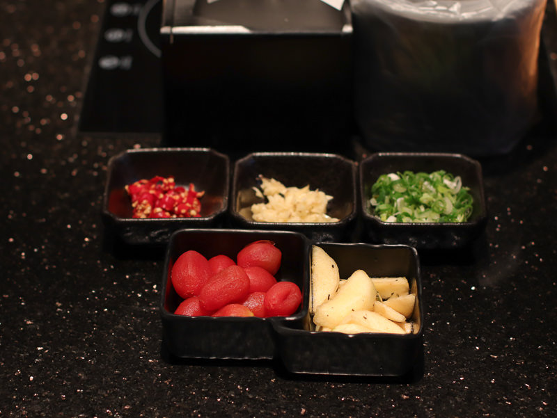 囍聚精緻鍋物，必吃爆卵海膽飯，超頂級新鮮活海鮮火鍋推薦 - Lexies Blog，寫食派