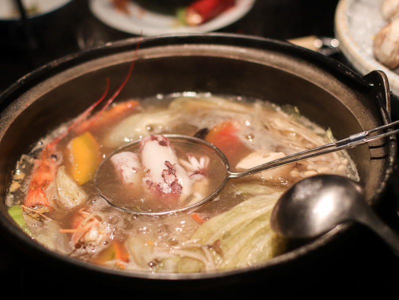 囍聚精緻鍋物，必吃爆卵海膽飯，超頂級新鮮活海鮮火鍋推薦 - Lexies Blog，寫食派