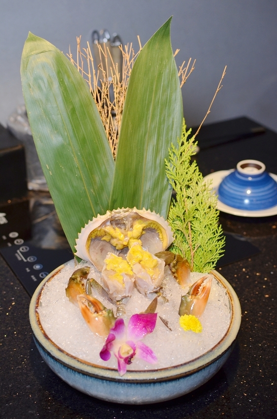 囍聚精緻鍋物，超浮誇的爆卵海膽蓋飯、新鮮海鮮鍋物