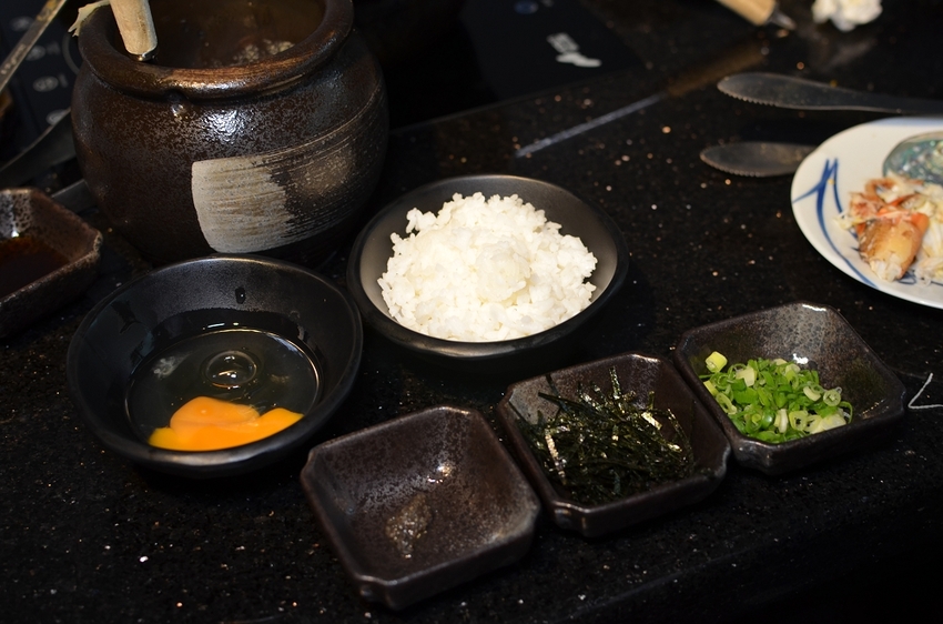 囍聚精緻鍋物，超浮誇的爆卵海膽蓋飯、新鮮海鮮鍋物