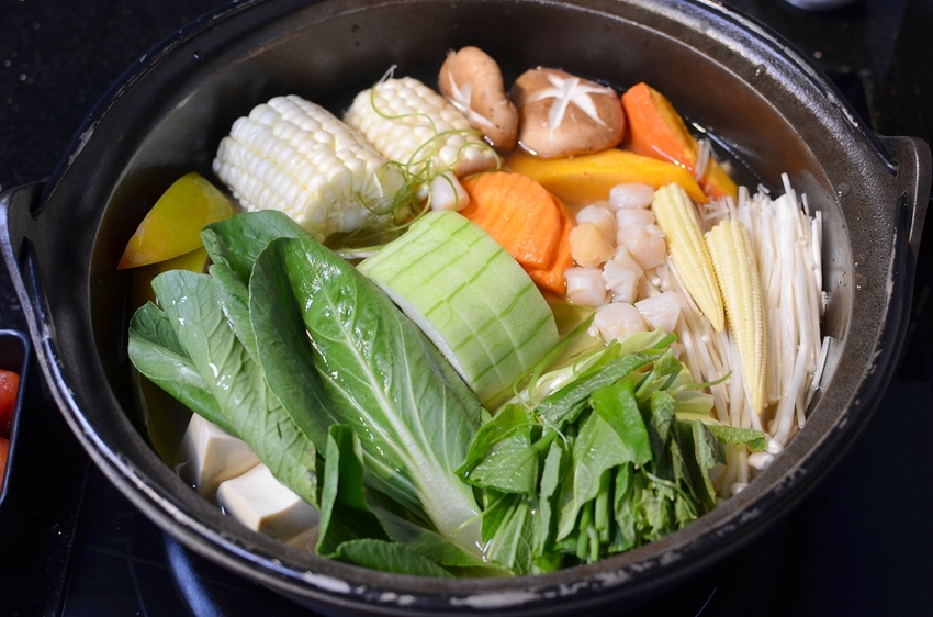 囍聚精緻鍋物，超浮誇的爆卵海膽蓋飯、新鮮海鮮鍋物