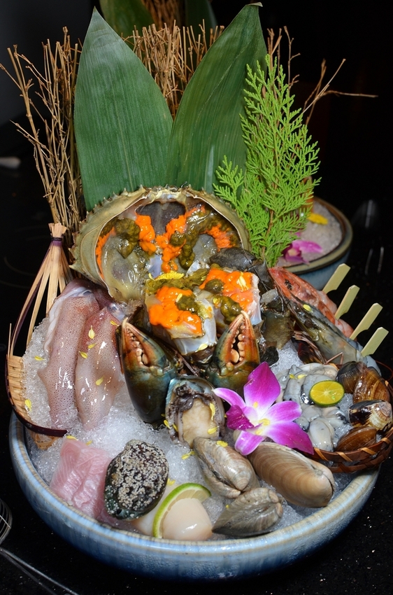囍聚精緻鍋物，超浮誇的爆卵海膽蓋飯、新鮮海鮮鍋物