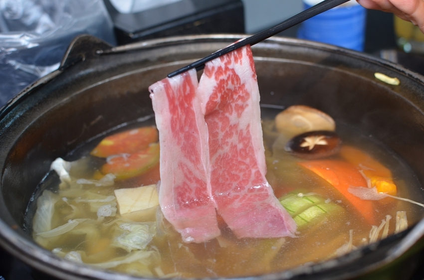 囍聚精緻鍋物，超浮誇的爆卵海膽蓋飯、新鮮海鮮鍋物