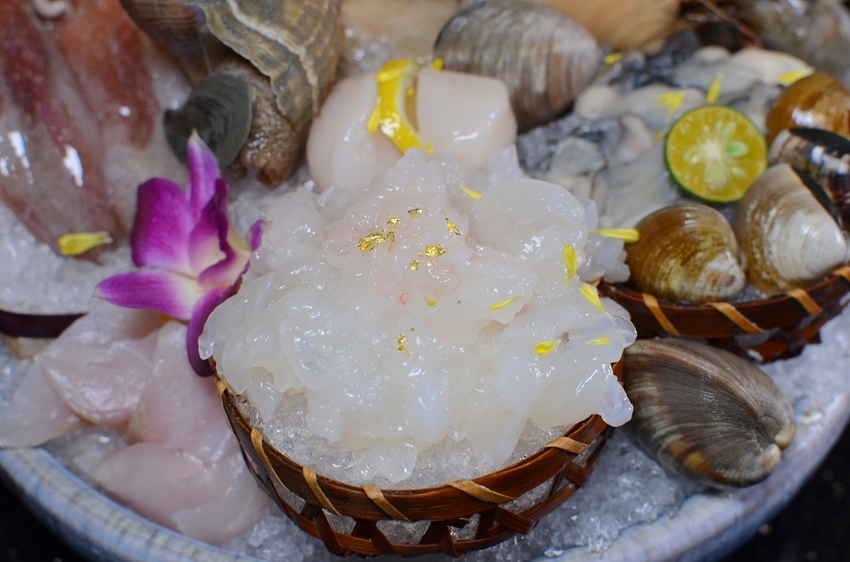 囍聚精緻鍋物，超浮誇的爆卵海膽蓋飯、新鮮海鮮鍋物