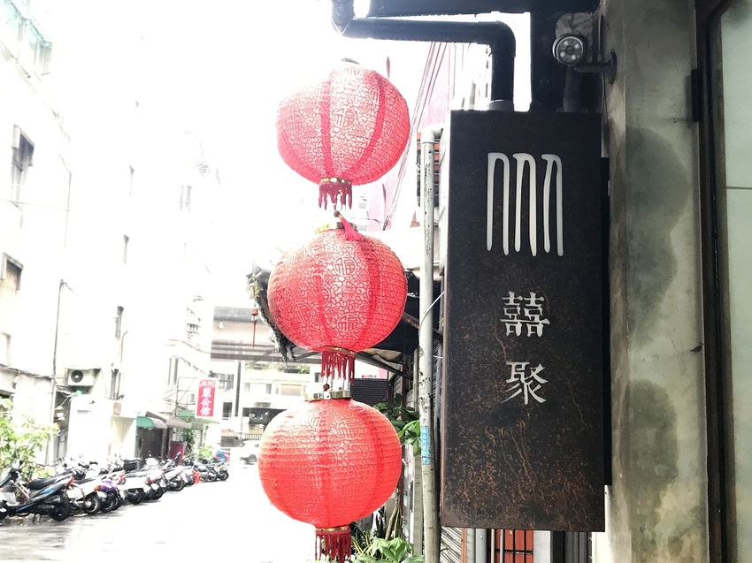 囍聚精緻鍋物，超浮誇的爆卵海膽蓋飯、新鮮海鮮鍋物