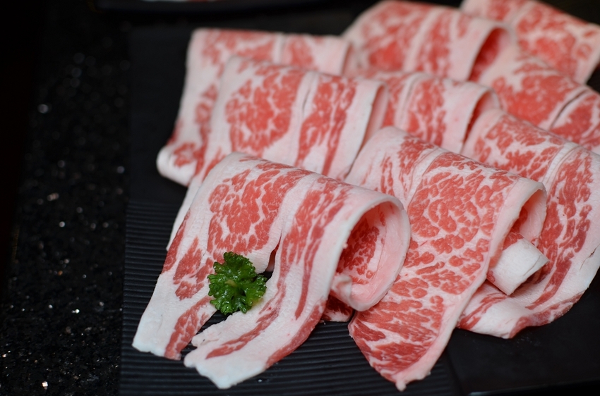 囍聚精緻鍋物，超浮誇的爆卵海膽蓋飯、新鮮海鮮鍋物