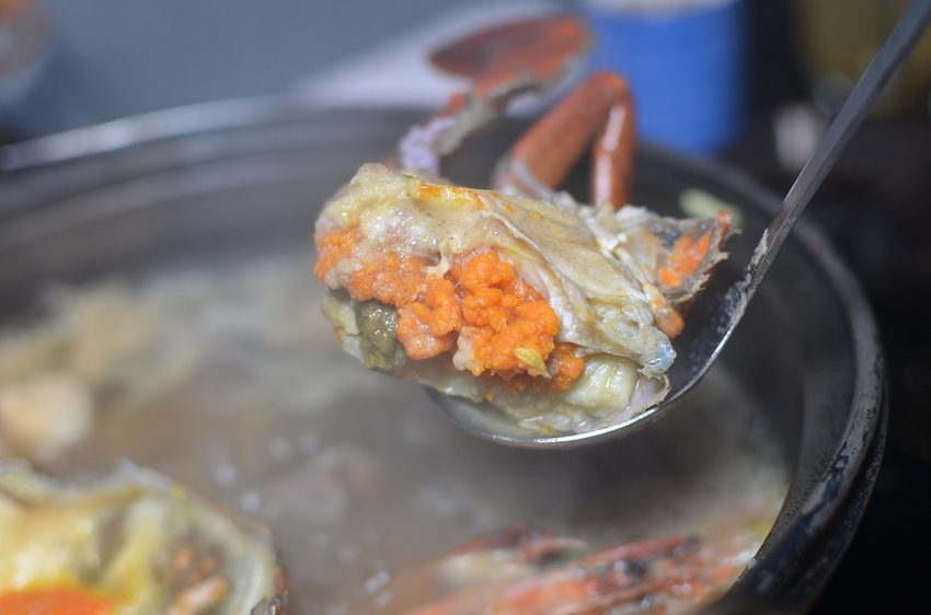 囍聚精緻鍋物，超浮誇的爆卵海膽蓋飯、新鮮海鮮鍋物