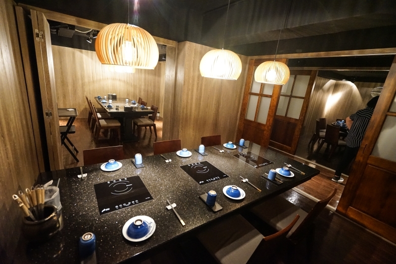 跳躍的宅男 - [台北國父捷運站美食]囍聚精緻鍋物-現流海鮮火鍋鮮美十足，滿滿海膽鮭魚卵蓋飯及黑松露雜炊更是讓人印象深刻 台北火鍋