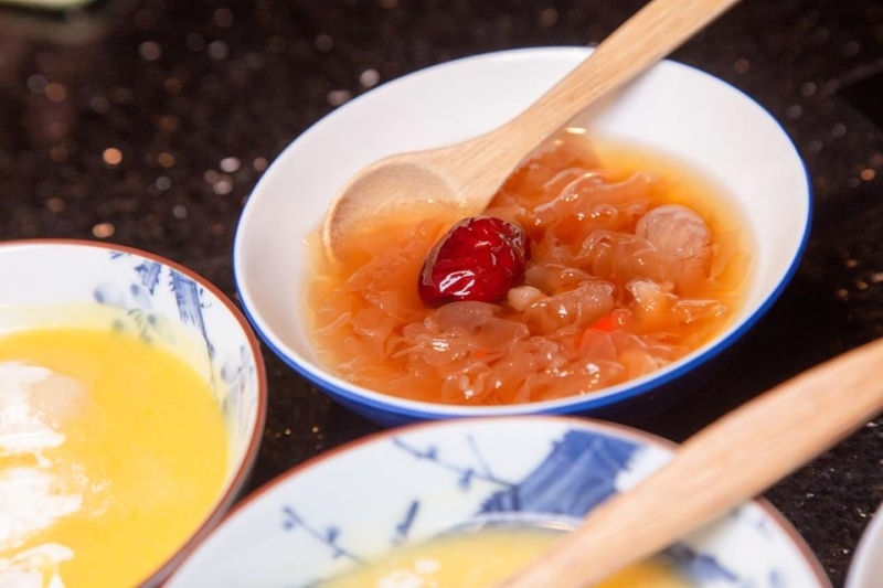 跳躍的宅男 - [台北國父捷運站美食]囍聚精緻鍋物-現流海鮮火鍋鮮美十足，滿滿海膽鮭魚卵蓋飯及黑松露雜炊更是讓人印象深刻 台北火鍋