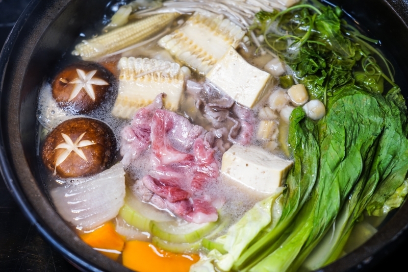 跳躍的宅男 - [台北國父捷運站美食]囍聚精緻鍋物-現流海鮮火鍋鮮美十足，滿滿海膽鮭魚卵蓋飯及黑松露雜炊更是讓人印象深刻 台北火鍋