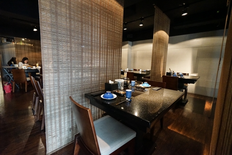 跳躍的宅男 - [台北國父捷運站美食]囍聚精緻鍋物-現流海鮮火鍋鮮美十足，滿滿海膽鮭魚卵蓋飯及黑松露雜炊更是讓人印象深刻 台北火鍋