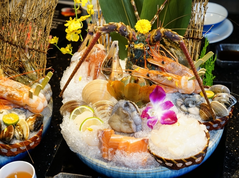 跳躍的宅男 - [台北國父捷運站美食]囍聚精緻鍋物-現流海鮮火鍋鮮美十足，滿滿海膽鮭魚卵蓋飯及黑松露雜炊更是讓人印象深刻 台北火鍋