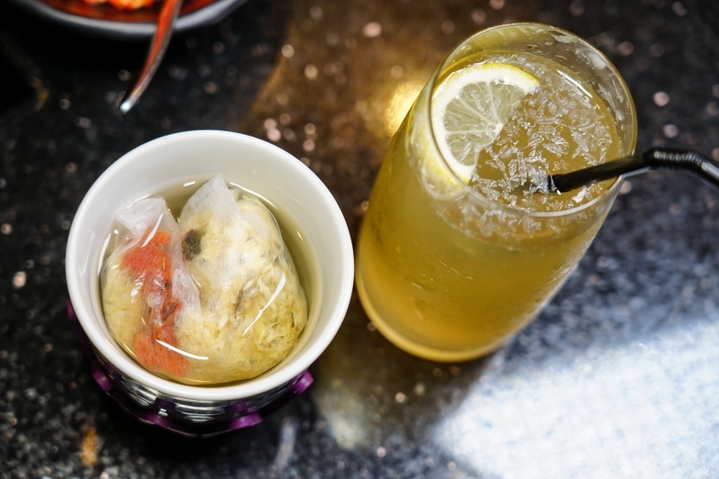 跳躍的宅男 - [台北國父捷運站美食]囍聚精緻鍋物-現流海鮮火鍋鮮美十足，滿滿海膽鮭魚卵蓋飯及黑松露雜炊更是讓人印象深刻 台北火鍋