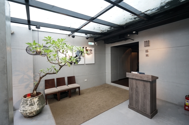 跳躍的宅男 - [台北國父捷運站美食]囍聚精緻鍋物-現流海鮮火鍋鮮美十足，滿滿海膽鮭魚卵蓋飯及黑松露雜炊更是讓人印象深刻 台北火鍋