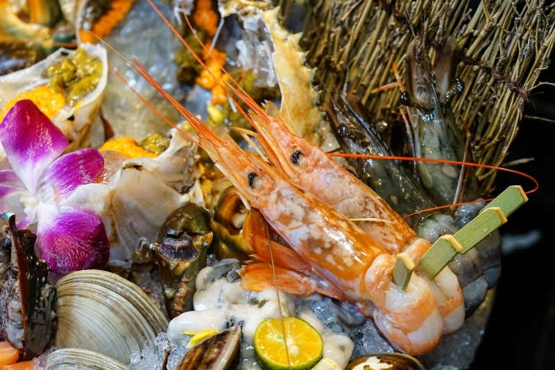 跳躍的宅男 - [台北國父捷運站美食]囍聚精緻鍋物-現流海鮮火鍋鮮美十足，滿滿海膽鮭魚卵蓋飯及黑松露雜炊更是讓人印象深刻 台北火鍋