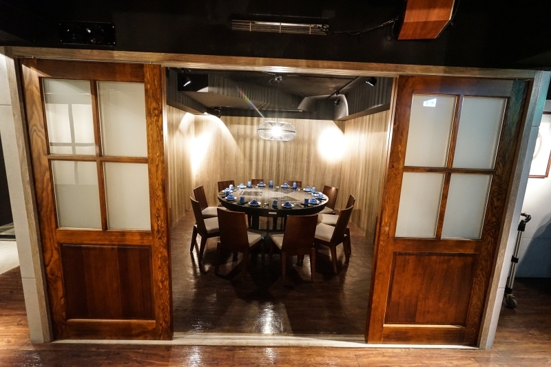 跳躍的宅男 - [台北國父捷運站美食]囍聚精緻鍋物-現流海鮮火鍋鮮美十足，滿滿海膽鮭魚卵蓋飯及黑松露雜炊更是讓人印象深刻 台北火鍋