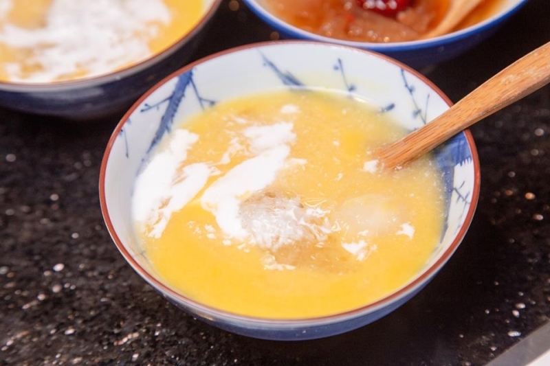 跳躍的宅男 - [台北國父捷運站美食]囍聚精緻鍋物-現流海鮮火鍋鮮美十足，滿滿海膽鮭魚卵蓋飯及黑松露雜炊更是讓人印象深刻 台北火鍋