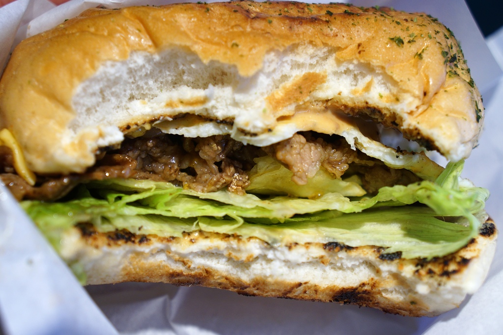 碳香醬爆牛肉堡 碳香醬爆牛肉堡