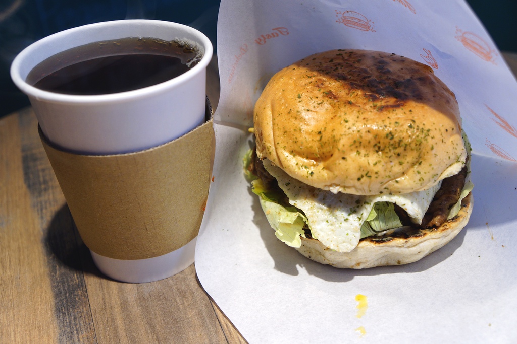 碳香紅茶&碳香醬爆牛肉堡 碳香紅茶&碳香醬爆牛肉堡