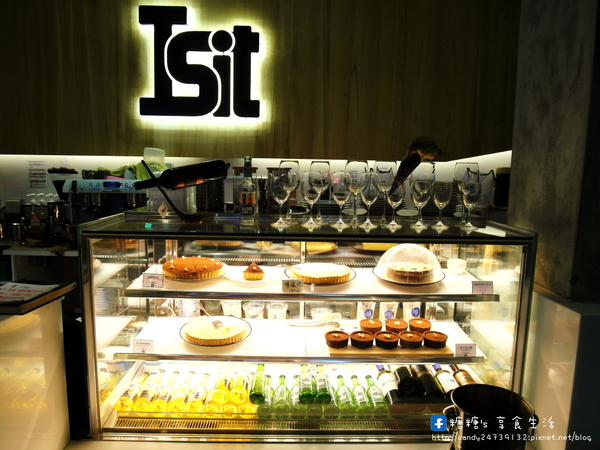 Isit：〖台中│美食〗ISIT ❤ 做咖啡第三間分店，近勤美草悟道~今夏必吃美食＂阿薩姆珍奶聖代＂陪你一同度過熾熱的夏天!!