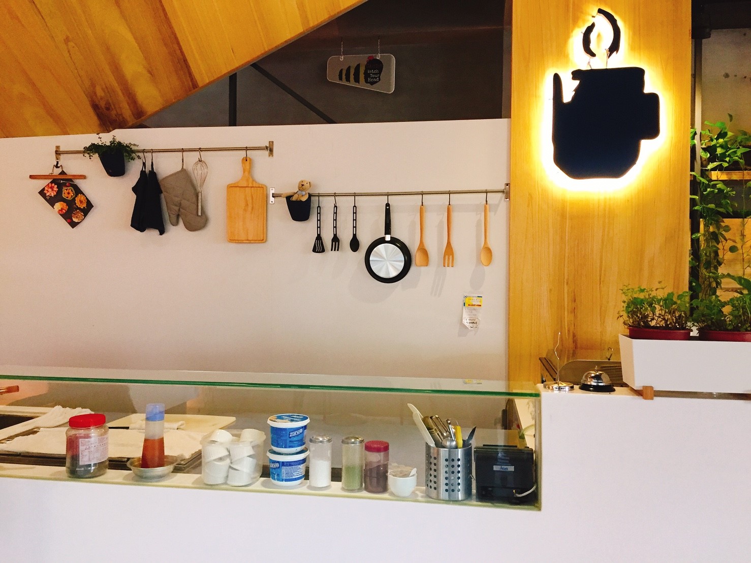 【台中】勤美附近 Isit 餐點每個都看起來超有質感 殺光你的記憶體 適合逛完勤美後坐下休息吹冷氣