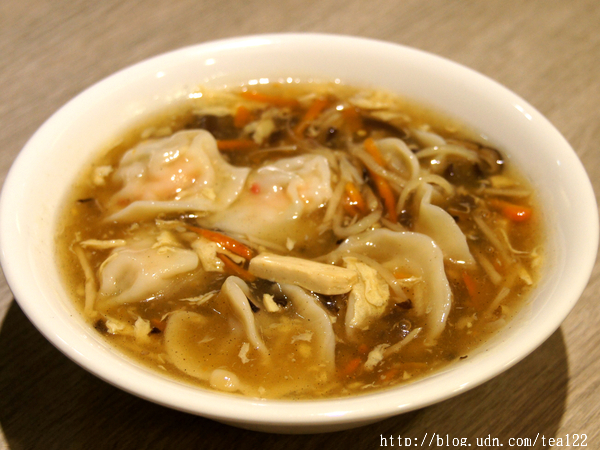 《豐原.鍋貼餃子》五星級內饀的愛心餃子.----京軒鍋貼餃子館