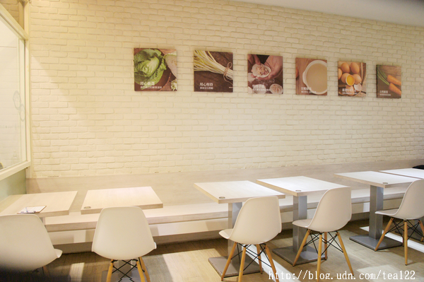 《豐原.鍋貼餃子》五星級內饀的愛心餃子.----京軒鍋貼餃子館