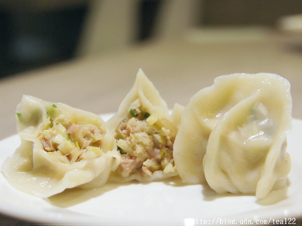 《豐原.鍋貼餃子》五星級內饀的愛心餃子.----京軒鍋貼餃子館