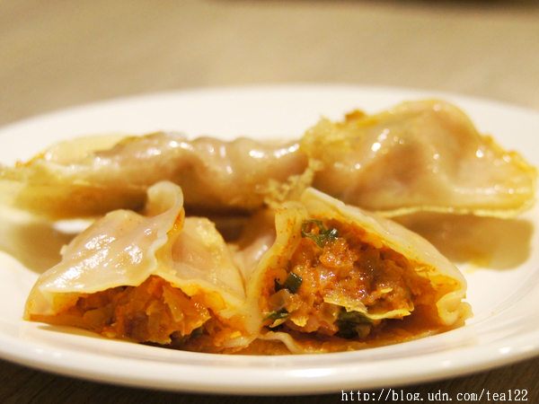 《豐原.鍋貼餃子》五星級內饀的愛心餃子.----京軒鍋貼餃子館