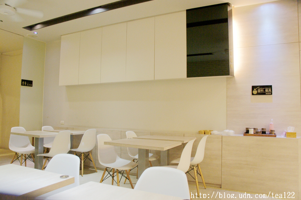 《豐原.鍋貼餃子》五星級內饀的愛心餃子.----京軒鍋貼餃子館