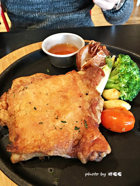 【台中 西屯】肋舖子LePuz◎新美式餐廳、自助式沙拉吧、飲料無限暢飲、商業午餐很划算◎