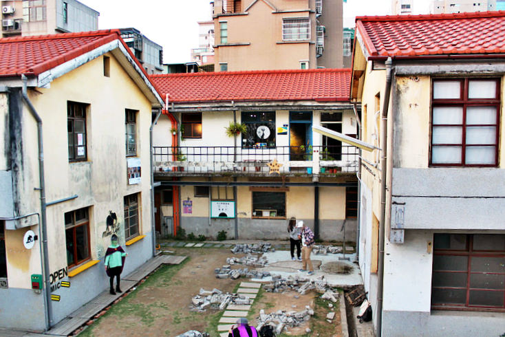 31538577573_d683a83378_c