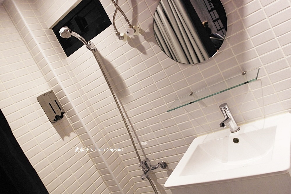 [台南中西區]正興延平公寓-小而巧美式風格民宿，樓中樓房間!近正興街、海安路、國華街!