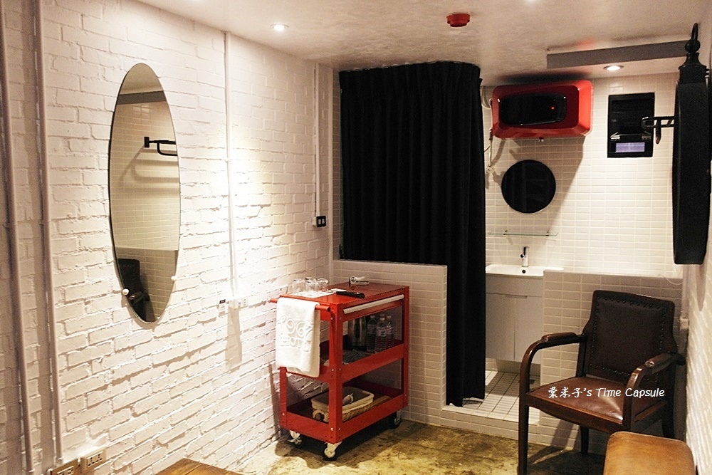 [台南中西區]正興延平公寓-小而巧美式風格民宿，樓中樓房間!近正興街、海安路、國華街!