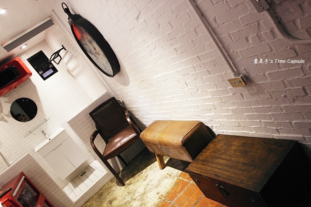 [台南中西區]正興延平公寓-小而巧美式風格民宿，樓中樓房間!近正興街、海安路、國華街!