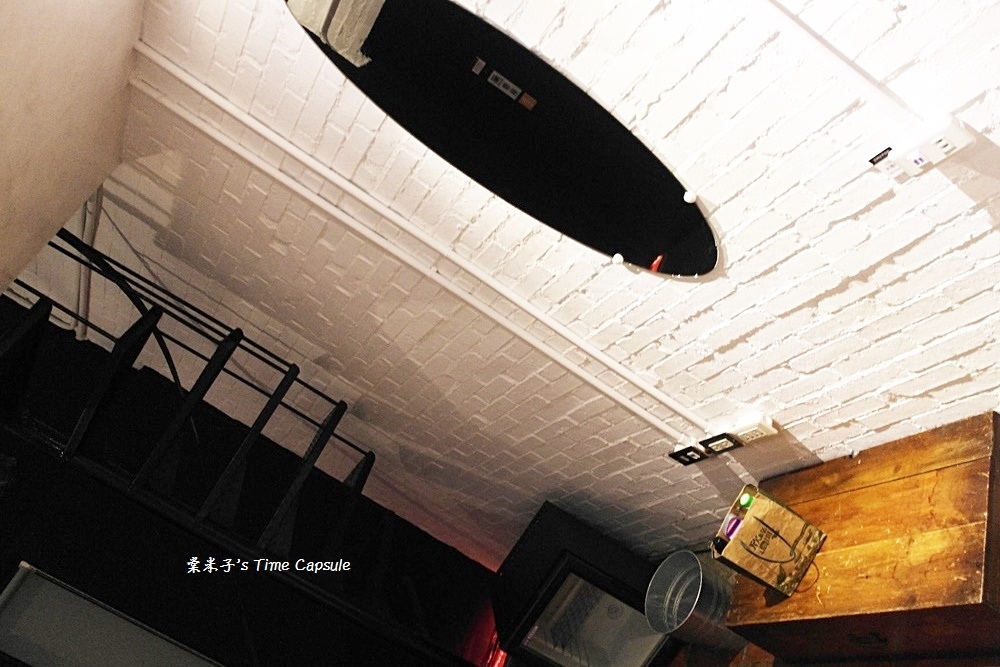 [台南中西區]正興延平公寓-小而巧美式風格民宿，樓中樓房間!近正興街、海安路、國華街!