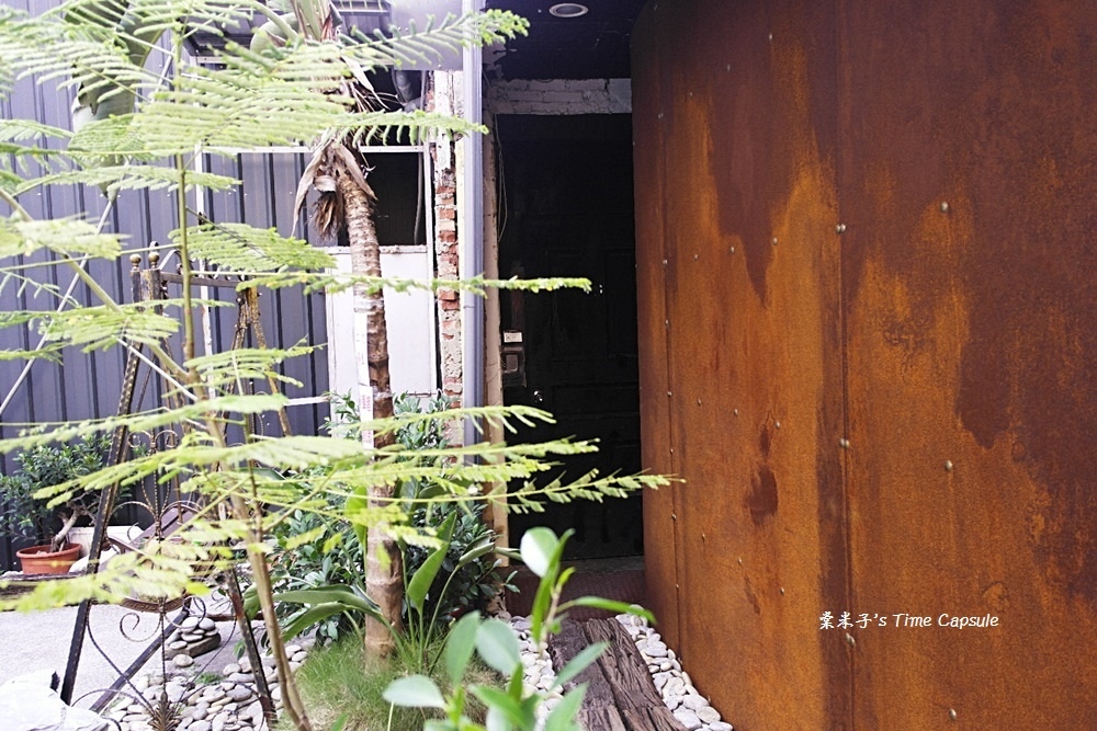 [台南中西區]正興延平公寓-小而巧美式風格民宿，樓中樓房間!近正興街、海安路、國華街!