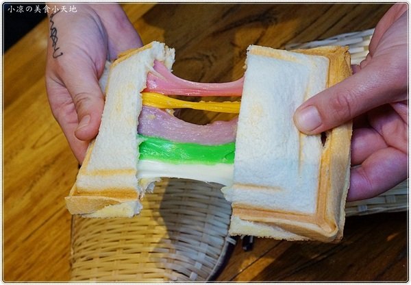 金福氣南洋食堂:台中北屯』金福氣南洋食堂║食尚玩家推薦,懷舊復古風、特色南洋風味餐、彩虹起司吐司超邪惡