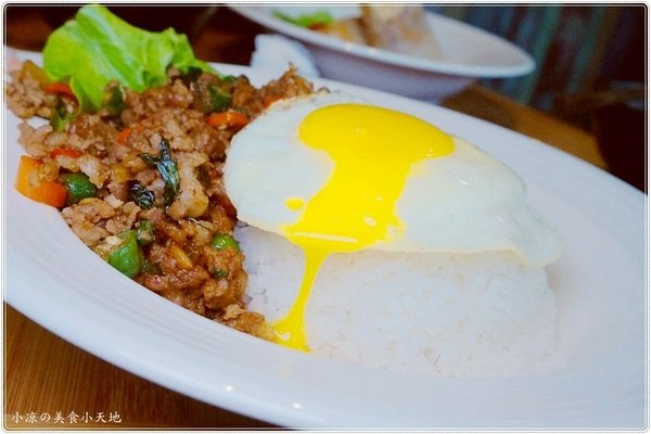 金福氣南洋食堂:台中北屯』金福氣南洋食堂║食尚玩家推薦,懷舊復古風、特色南洋風味餐、彩虹起司吐司超邪惡