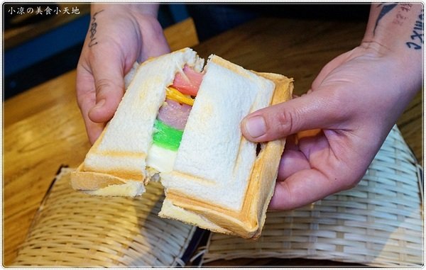 金福氣南洋食堂:台中北屯』金福氣南洋食堂║食尚玩家推薦,懷舊復古風、特色南洋風味餐、彩虹起司吐司超邪惡