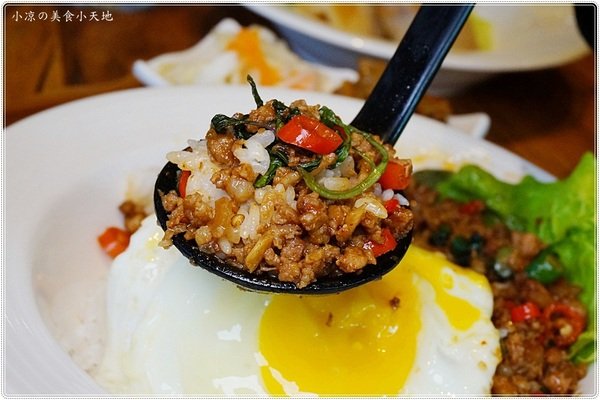 金福氣南洋食堂:台中北屯』金福氣南洋食堂║食尚玩家推薦,懷舊復古風、特色南洋風味餐、彩虹起司吐司超邪惡