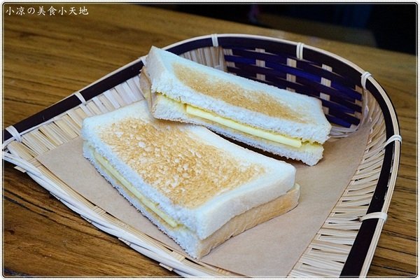 金福氣南洋食堂:台中北屯』金福氣南洋食堂║食尚玩家推薦,懷舊復古風、特色南洋風味餐、彩虹起司吐司超邪惡